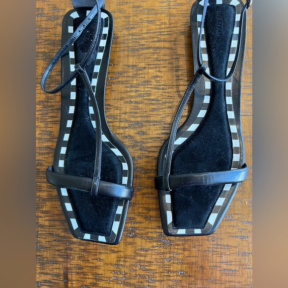 ✨SALE✨ Birman flat sandals ✨SALE✨